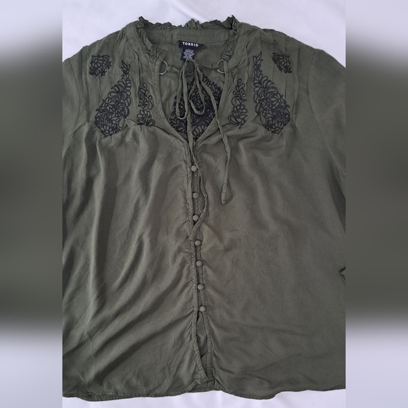 TORRID Green Challis Tie Front Top with Paisley Embroidery - Picture 2 of 14